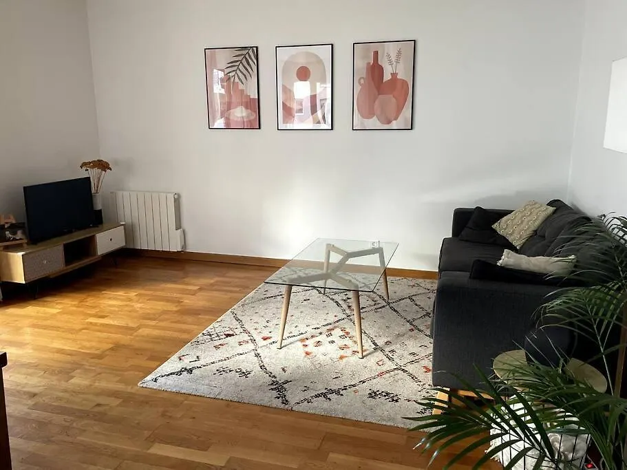 Joli Appartement Avec Terrasse Montrouge 0*,  France