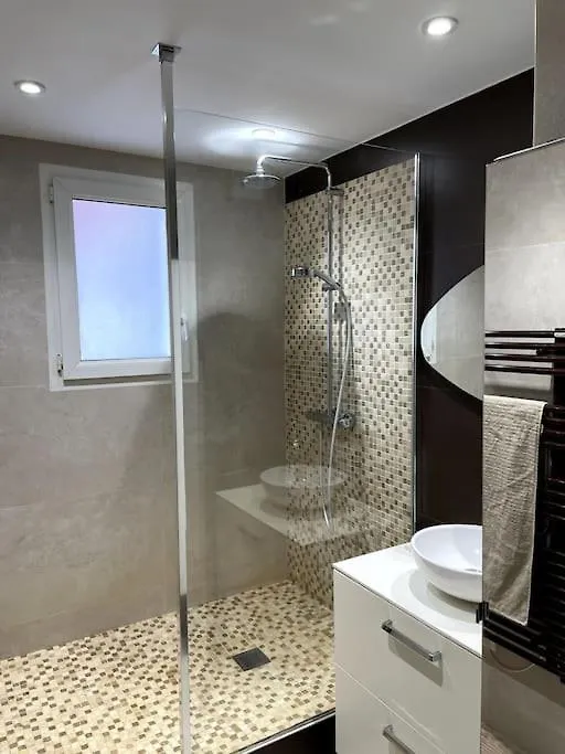 Joli Appartement Avec Terrasse Montrouge 0*,  France