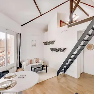  Appartement Grand Volume Sis A Proche Pte Versailles